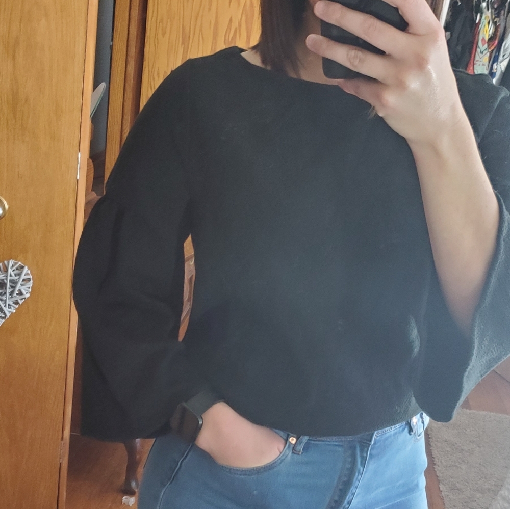 Black top - Picture 3 of 4